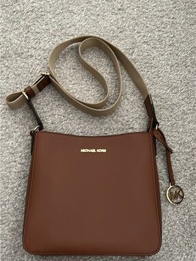 Michael Kors Jet Set Messenger Crossbody Bag / Purse